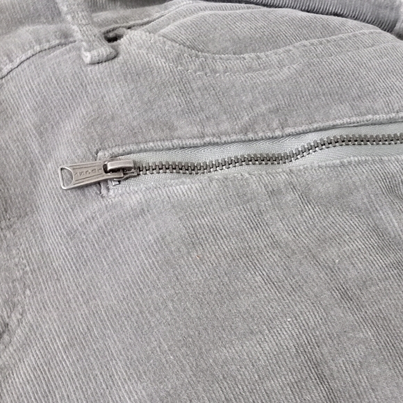 Lucky Brand Charlie Skinny Gray Soft Handcrafted Corduroy Jeans- Size: 10/30A - Picture 3 of 15
